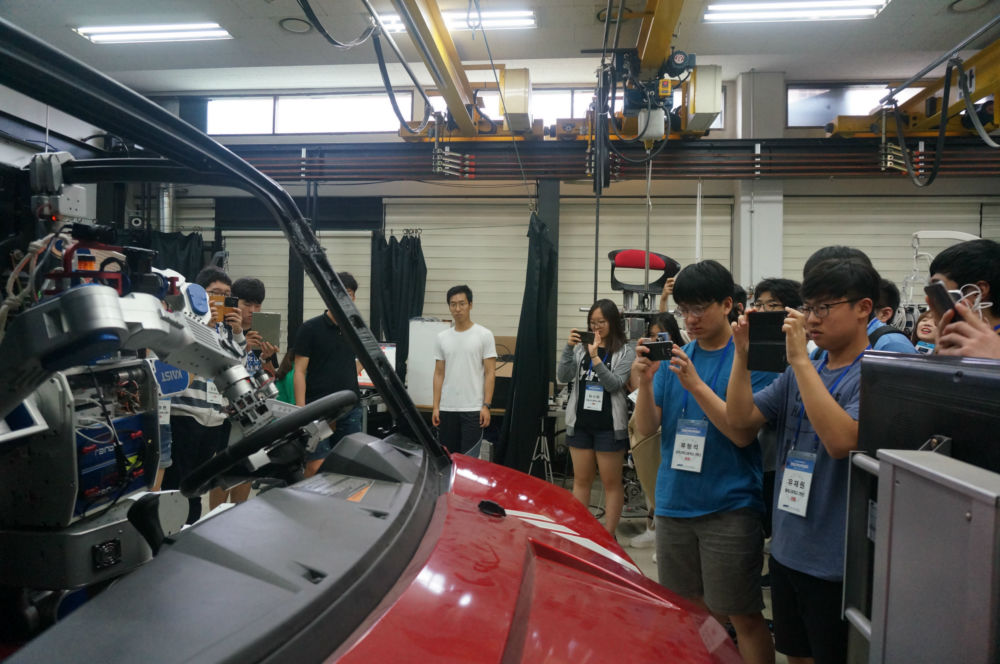 사진3_오준호 교수(KAIST)의 휴보랩 방문.JPG