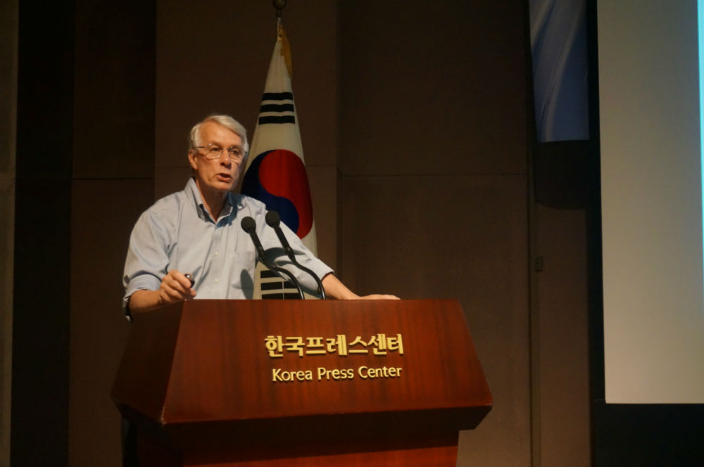 발표중인 리저드 로버츠 교수.JPG