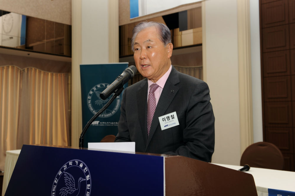 1_이명철 원장이 개회사를 전했다..JPG