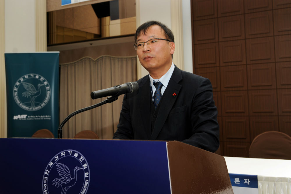 2_김국일 보건복지부 보건의료기술개발과 과장이 환영사를 맡았다..JPG