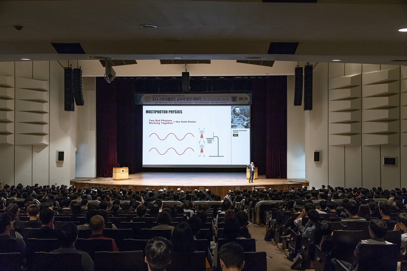 (8) 이날 강연에는 천 여명의 청중이 참석했다.jpg