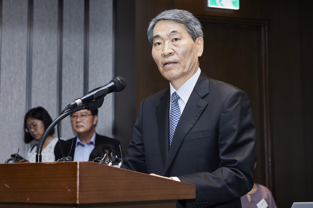 (2)인사말을 하고 있는 권오경 공학한림원 회장.jpg