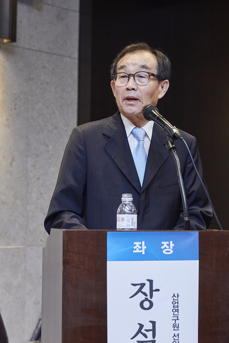 (7)한민구 과학기술한림원 원장이 맺음말을 하고 있다.jpg